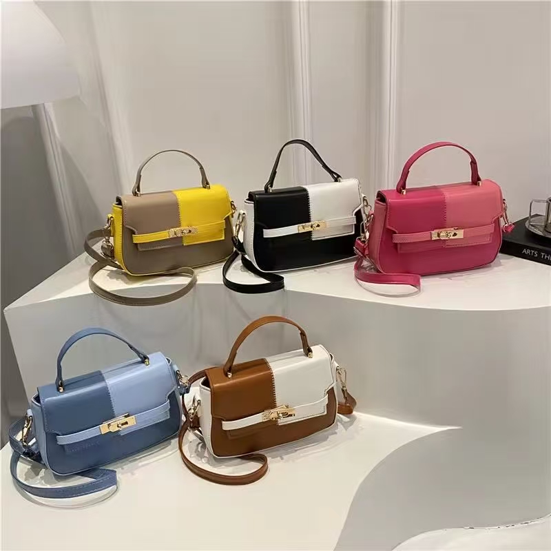 Sac à Main “Color Block Chic” – Design Bicolore avec Fermoir Doré – 24 x 9 x 18 cm